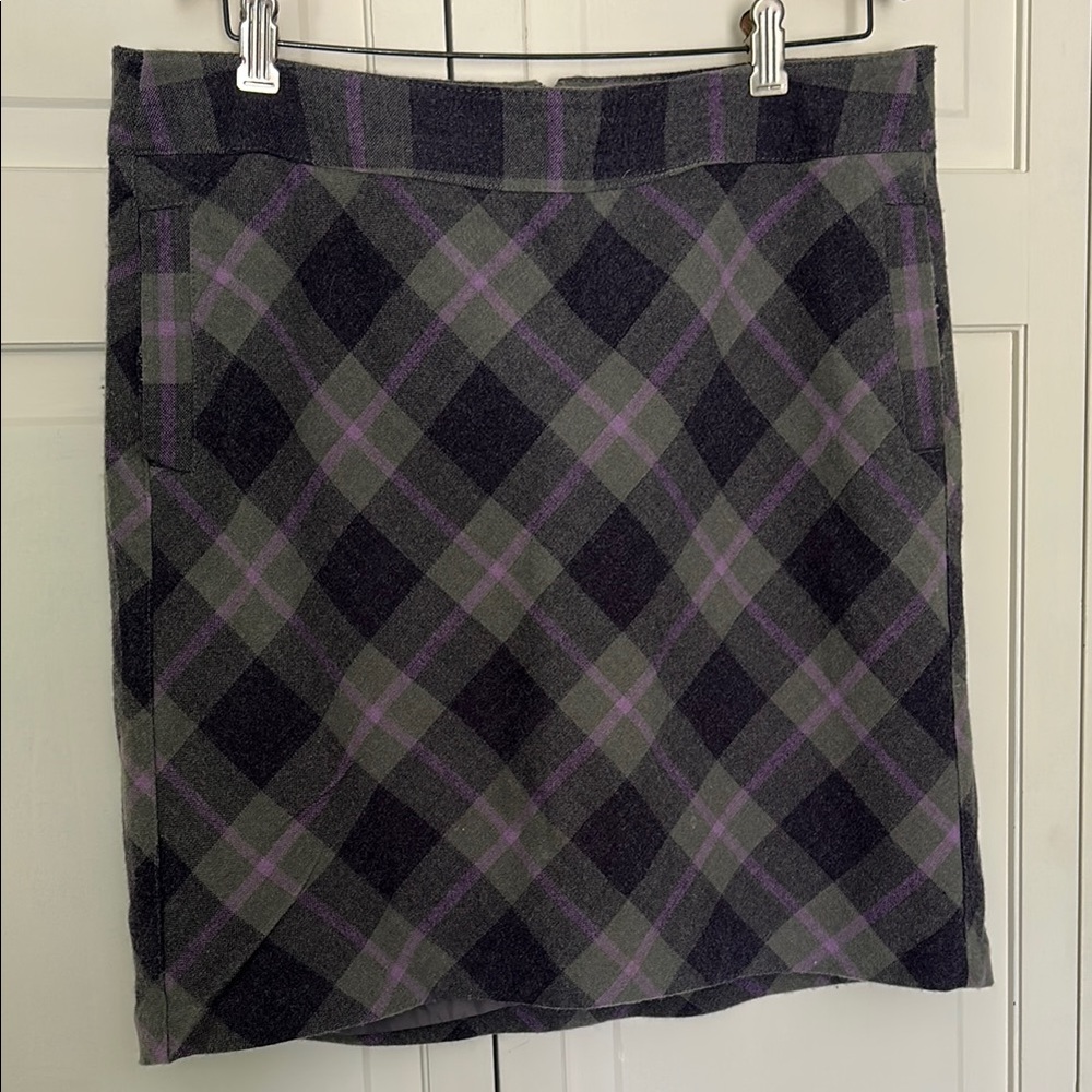 Elegant Plaid Pencil Skirt in Gray and Purples - Size 12